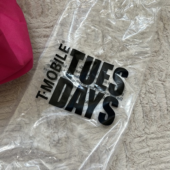 Brand new collectible T-Mobile Tuesdays insulated cooler mesh bag shopping tote - Picture 5 of 16